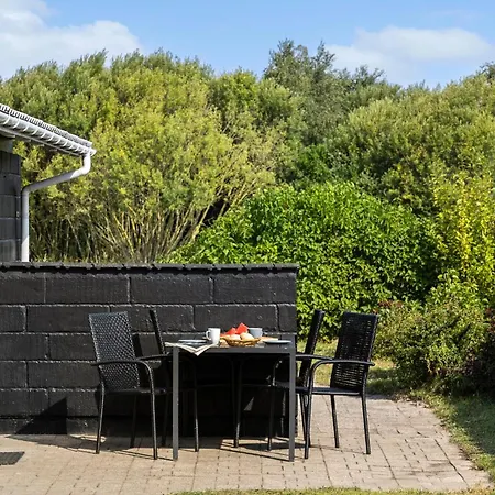 2 Bedroom Amazing In Holiday home